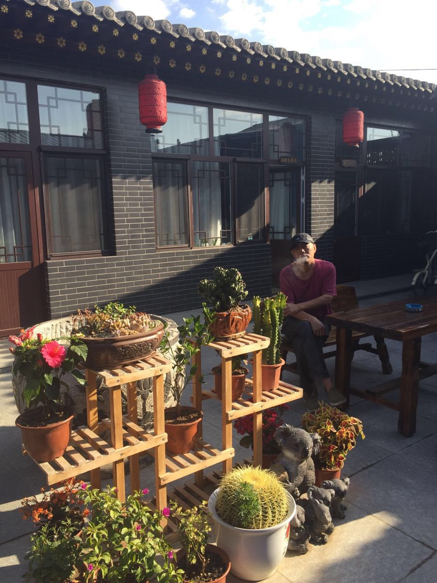客栈院落中的布置,既古朴又温馨.