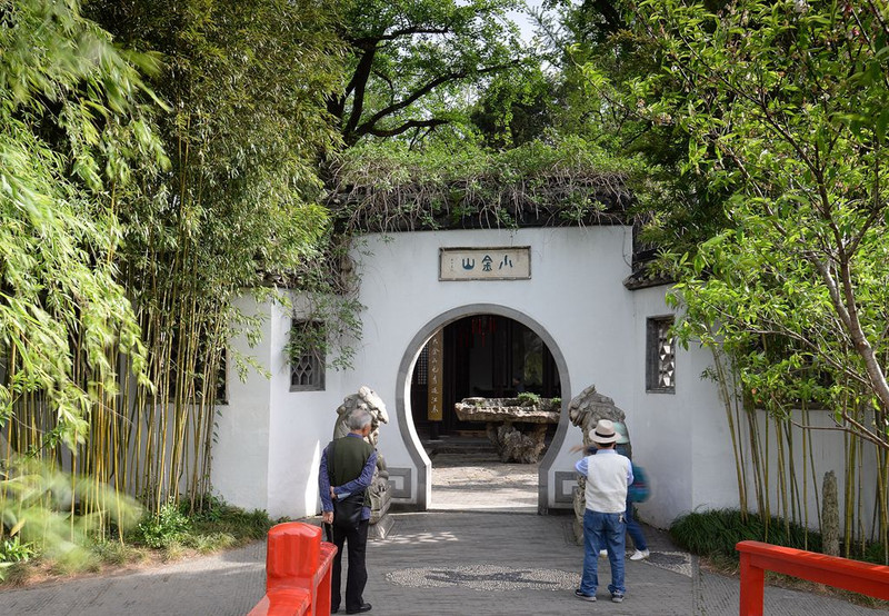 小金山是扬州瘦西湖二十四景之一,是瘦西湖中最大的岛屿,原名