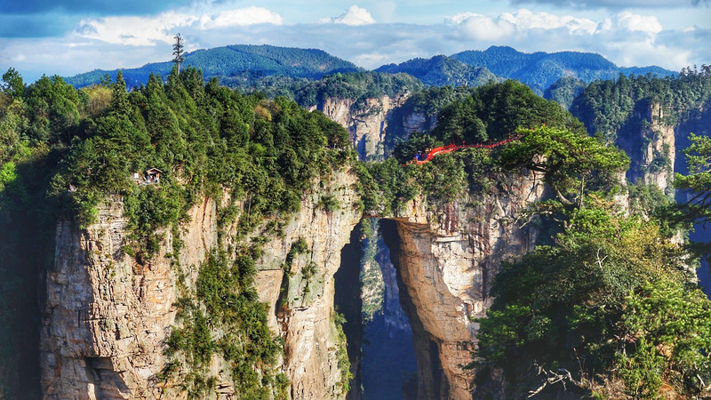 一是张家界市区,二是张家界景区门口即武陵源镇,三是张家界景区内山顶
