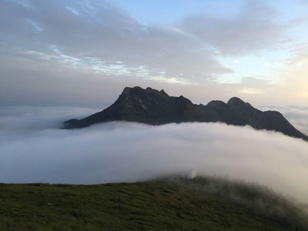 秦岭光头山之---{夕阳下的云海}····那个最捷径的