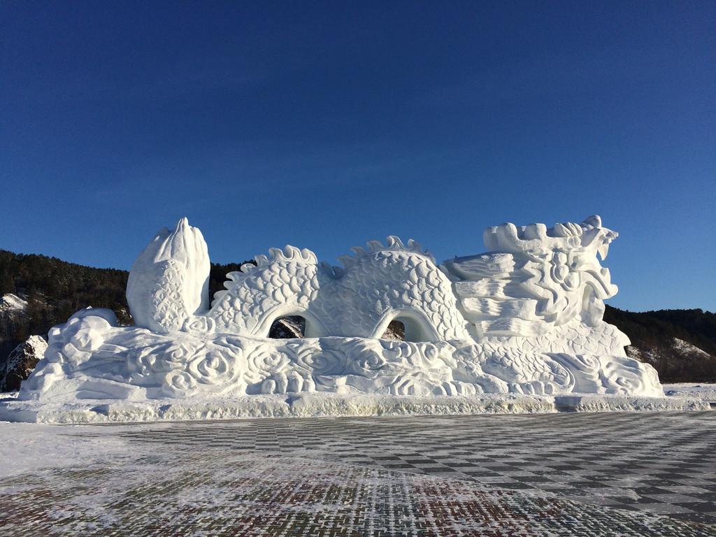                  北极沙洲的雪雕