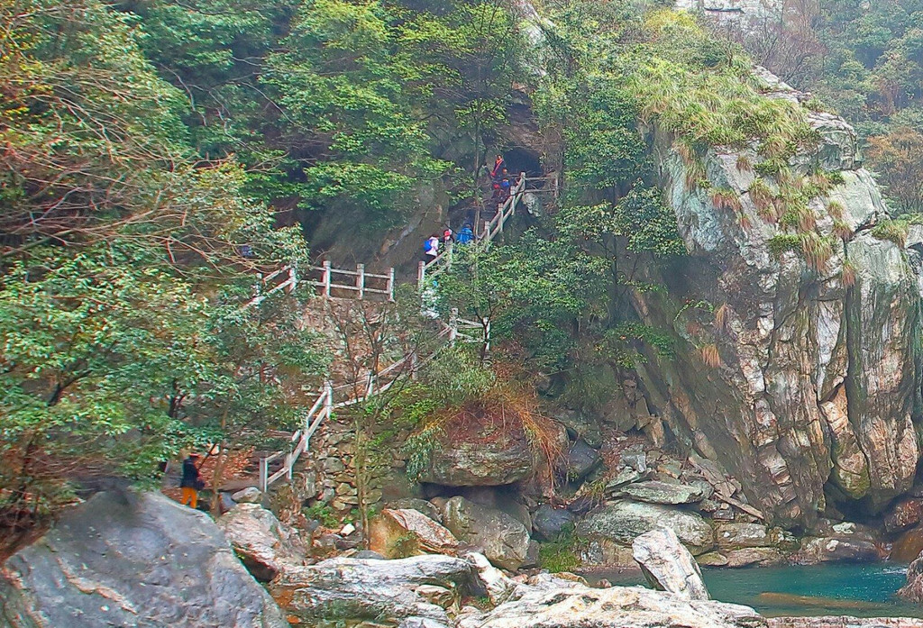 又名匡山,匡庐,是中华十大名山,世界文化遗产,国家aaaaa级旅游景区