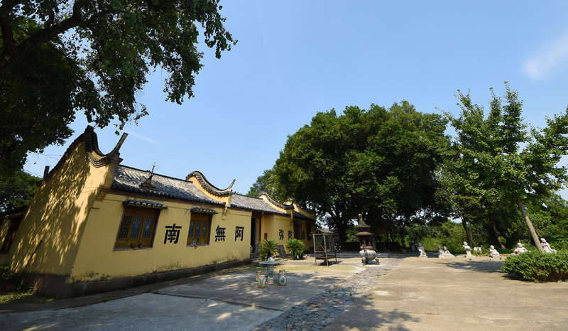 姥山岛景区主要景点包括有:中庙寺,文峰塔,姥山岛渔村,华藏净寺等等.