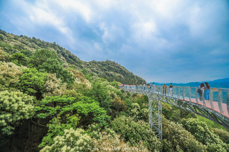 挑战高空玻璃栈道 乘坐直梯到达山顶,一览众山小,俯瞰芸芸众生,露天