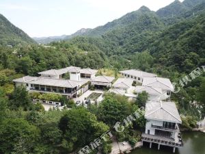 栾川(洛阳)伏牛山国家级自然保护区龙峪湾管理局三岔检查站附近三星级