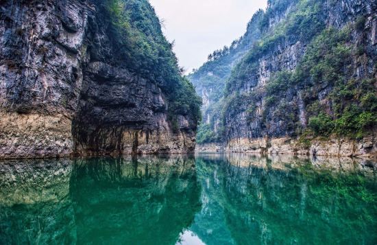 绥阳十二背后清溪峡山庄