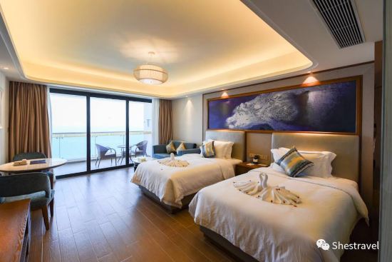 " style="color:#0066cc;cursor:pointer;">联系方式 惠东双月湾享海温泉度假酒店坐落于双月湾,优越的地理位置使它成为惠东一个令人向往的住宿、娱乐上佳选择,若是计划在酒店周边好好游玩,海龟自然保护区和平海古城定能满足您的需求。 酒店对客房的装饰十分考究,设施齐全的房间都配有雨伞、迷你冰箱及空调。服务人员会提前为您准备好电热水壶和咖啡壶/茶壶,以满足您的饮水需求,浴室配有拖鞋、24小时热水和浴缸/ 酒店备受好评的中餐厅和西餐厅,会为您提供舒适的用餐体验,