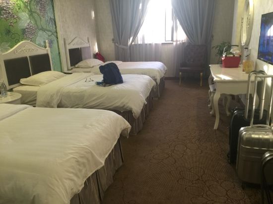 吐鲁番友谊峰假日酒店(原太阳假日酒店)预订价