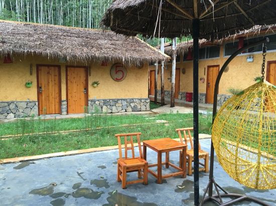 酒店回复: 尊敬的贵宾:您好!非常感谢您选择入住骆越自驾游营地,首先对于造成您本次入住中带来的不愉快,我们深表歉意。因靠近河边所以晚上稍微有点凉,所以非常抱歉!我们马上做调整,空调已采购,预计3月15日会完成空调的安装。营地为不同喜好的客人提供多种入住体验,入住过程中可以根据客人的喜好为客人调整至满意的房型,很抱歉没能及时给您推荐适合的房型,同时入住过程中有什么问题可以及时跟前台沟通,我们马上解决,保证大家的满意度,再次向您表达我们深深的歉意,我们也会不断改进,期待您的再次光临,同时也希望您能给我们一个机