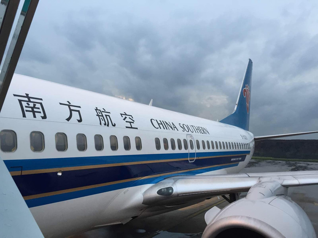 不得不吐槽:来时婧婧的行李箱被南航忘在广州机场没上飞机,三天后在