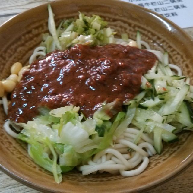 接着乘公交像南锣鼓巷进发,话说这个炸酱面有够咸,太重口了