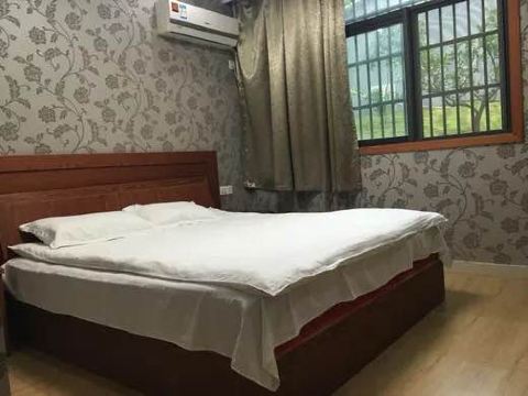 挺满意的一次住宿,环境很好,风景也很美,离云湖景区和大觉寺都挺近