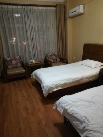 香格里拉月半湾主题酒店