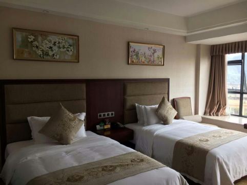 沐川裕和大酒店