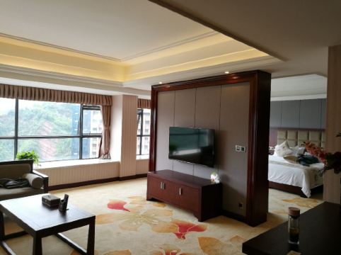 沐川裕和大酒店