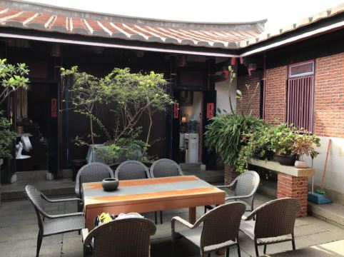 民宿真的好棒,闽南古厝,很古风古味,老板娘把民宿打理得很雅致,重点是