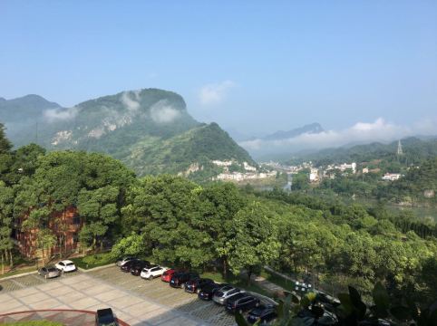 长阳隔河岩酒店(原隔河岩度假村)