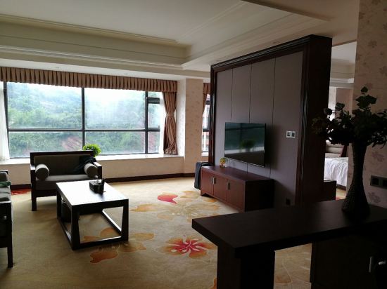 沐川裕和大酒店