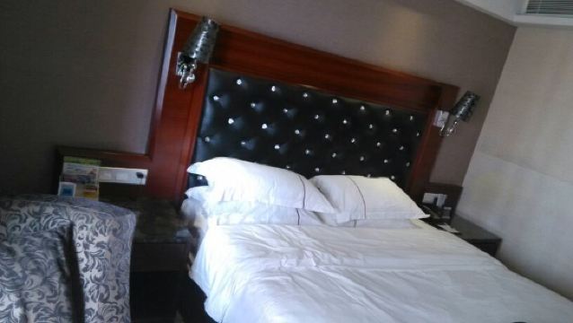 山水酒店价格表 CghzgVV5HnGAb15WAACw2p2gaXA972_W_550_412.jpg