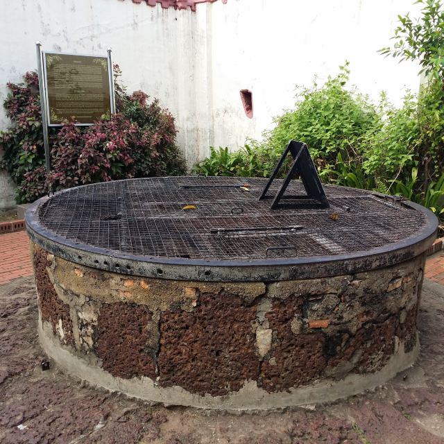 三保井即位于三保山脚下的汉丽宝井,井水非常纯净.